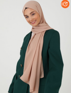 A women in biege hijab posing